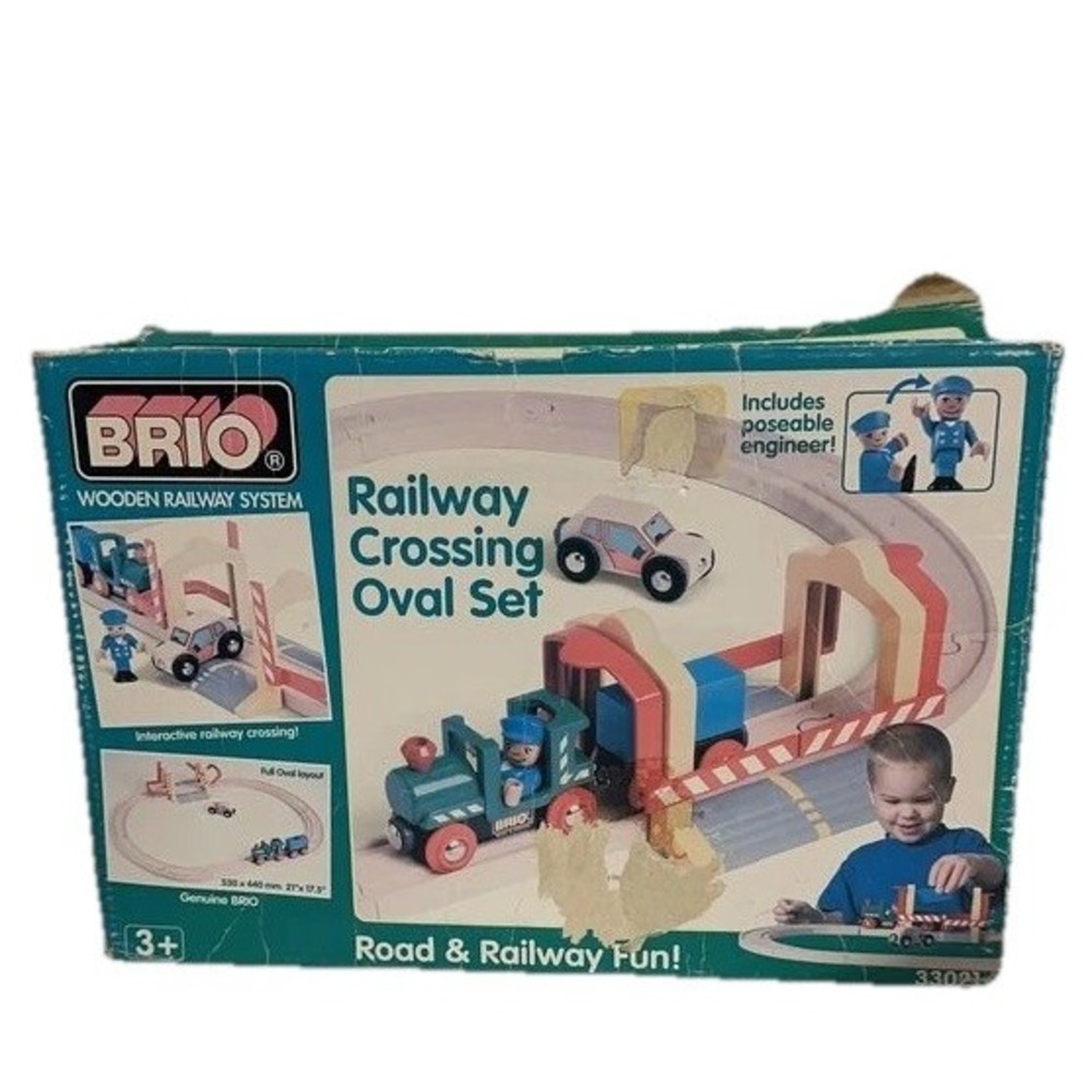 BRIO Railway Crossing Oval Set 33021